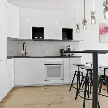 Ag Premiere - Modern With Balcony Near Center