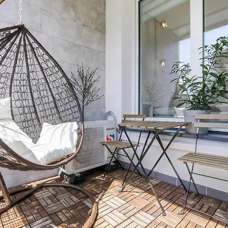 Ag Premiere - Modern With Balcony Near Center شقة *