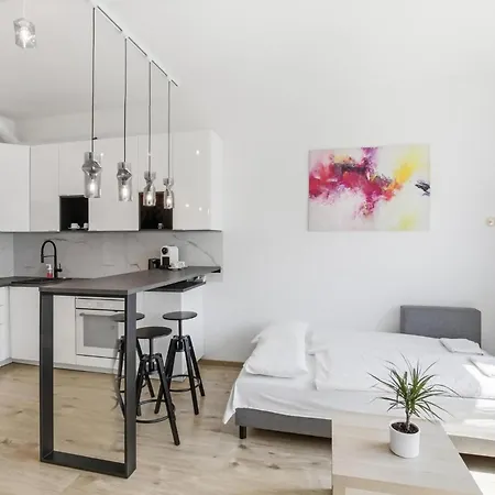 Ag Premiere - Modern With Balcony Near Center Bratislava